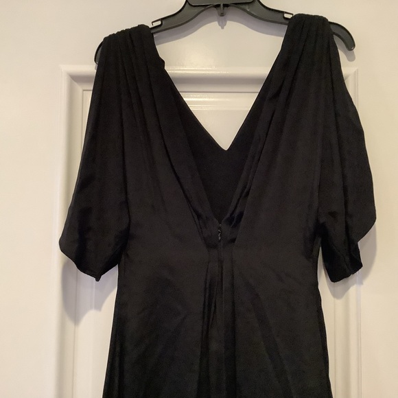 Alice Olivia Geena Dress Size 4 Black Asymmetrical V-Neck Short Sleeves - Picture 6 of 16